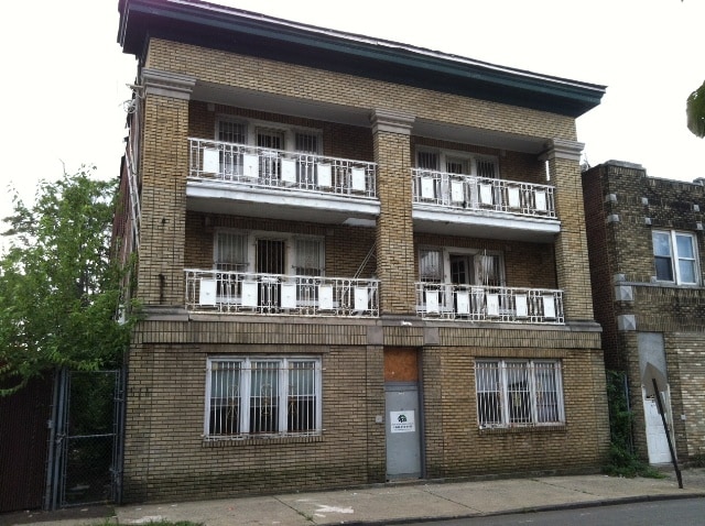 413 Dodd St in East Orange, NJ - Foto de edificio