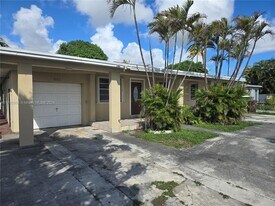 961 E 32nd St in Hialeah, FL - Foto de edificio - Building Photo