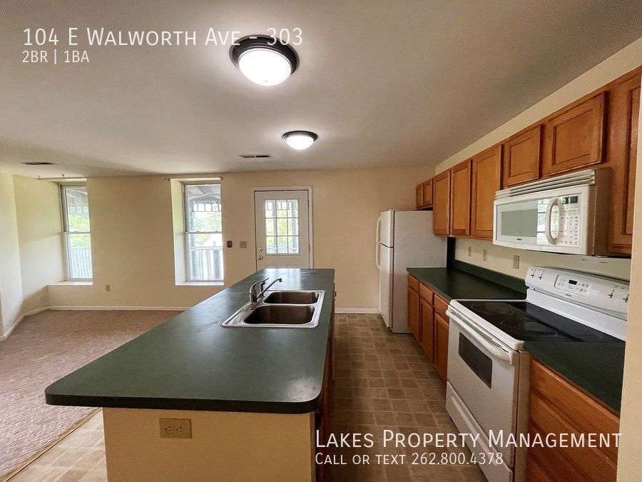 104 E Walworth Ave in Delavan, WI - Building Photo