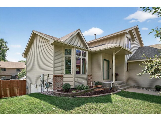 4133 Sunset Trail N in Minneapolis, MN - Building Photo - Building Photo