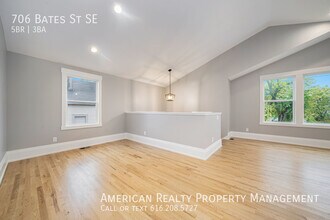 706 Bates St SE in Grand Rapids, MI - Building Photo - Building Photo