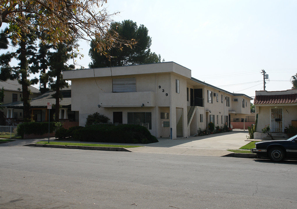 939-941 N Hobart Blvd in Los Angeles, CA - Building Photo