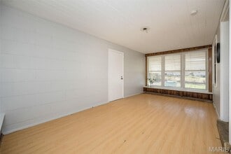 10217 Cabot Dr in St. Louis, MO - Building Photo - Building Photo