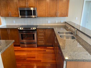 288 Ungless Way in Port Moody, BC - Building Photo - Building Photo