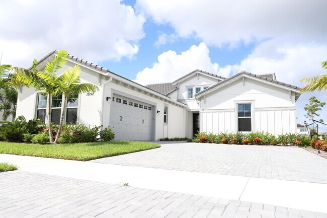 15192 Wildwood Cir in Westlake, FL - Building Photo - Building Photo