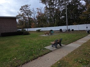 267 N Newbridge Rd in Hempstead, NY - Building Photo - Building Photo