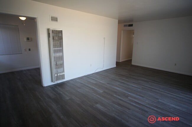 1912 Lacey St in Bakersfield, CA - Building Photo - Building Photo