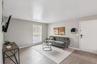 400 Adamwood Dr in Nashville, TN - Building Photo - Building Photo