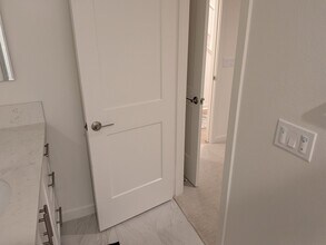 2524 Elderberry Ln in Carlsbad, CA - Foto de edificio - Building Photo