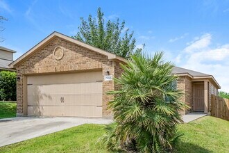 5443 Chase Canyon in San Antonio, TX - Foto de edificio - Building Photo