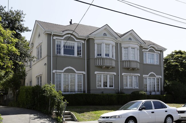 Elmwood Apartments in Berkeley, CA - Foto de edificio - Building Photo