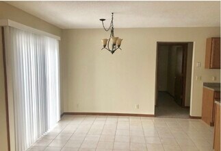 2222 Melanie Ln in Eau Claire, WI - Foto de edificio - Building Photo