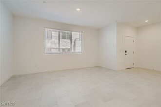 1554 Maria Xing Ave in Henderson, NV - Building Photo - Building Photo