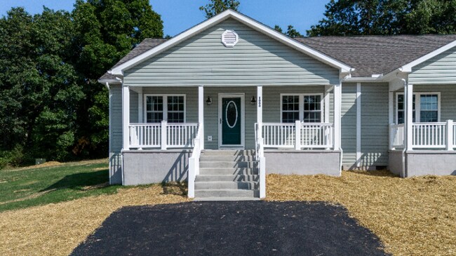 1016 Ivanhoe Ave in Waynesboro, VA - Building Photo - Building Photo
