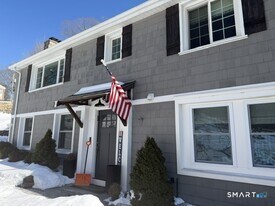 826 Dogburn Rd in Orange, CT - Building Photo