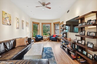 2623 N Kimball Ave in Chicago, IL - Building Photo - Interior Photo