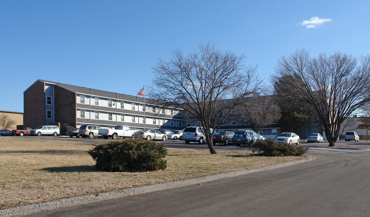 Clinton Place Apartments in Lawrence, KS - Foto de edificio