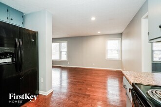 371 S Hendricks Dr in Greenwood, IN - Building Photo - Building Photo