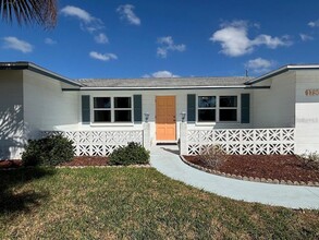 1790 Loralin Dr in Englewood, FL - Building Photo - Building Photo