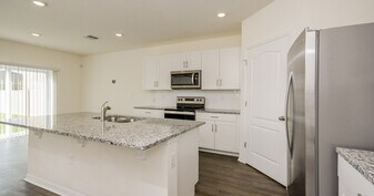 Kinsman Pointe in Kissimmee, FL - Building Photo