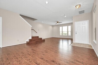 8045 Ellinger Ln in Houston, TX - Building Photo - Building Photo