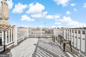 443 Fairmount Ave in Philadelphia, PA - Building Photo - Building Photo