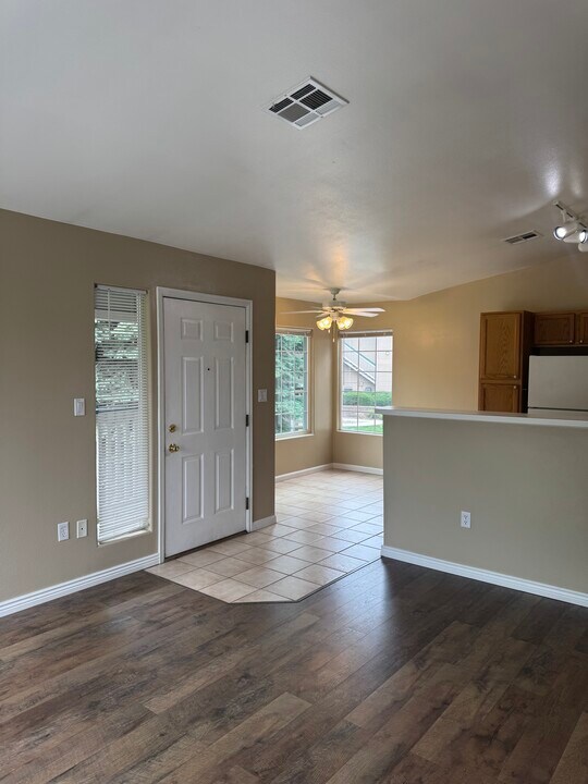 8438 S Thunder Ridge Way in Littleton, CO - Building Photo