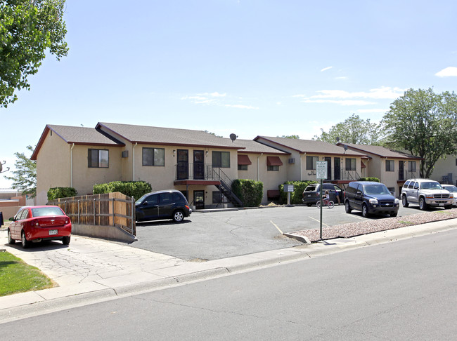 50 Royal Crest Dr in Pueblo, CO - Foto de edificio - Building Photo