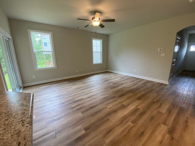 255 Shallowbag Bay Ln in Jacksonville, NC - Building Photo - Building Photo