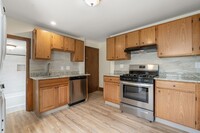 147 River St, Unit #2 in Cambridge, MA - Foto de edificio - Building Photo