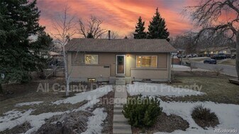 12098 W Virginia Dr in Lakewood, CO - Building Photo