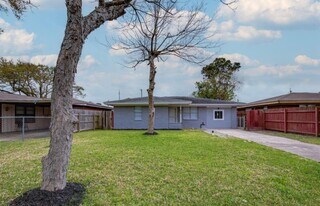 2821 1st Ave N in Texas City, TX - Building Photo