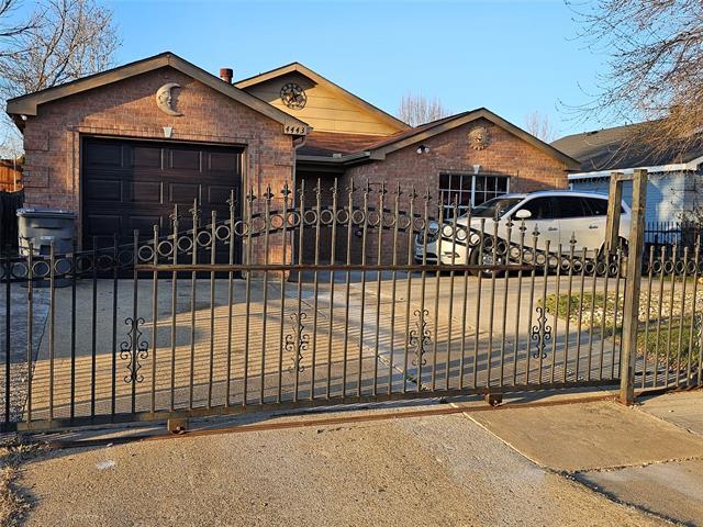 4443 Lizzy Dr in Dallas, TX - Building Photo