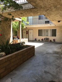 14333 Friar Street in Van Nuys, CA - Foto de edificio - Building Photo