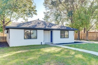 207 Betral St in Houston, TX - Foto de edificio - Building Photo