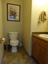 8925 Lakehurst Dr in Anchorage, AK - Building Photo - Building Photo