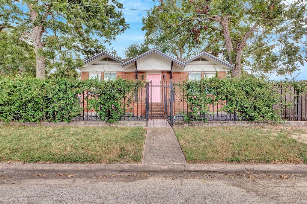 222 Moody St in Houston, TX - Building Photo