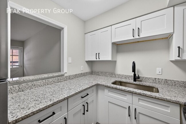 6419 Montgomery Rd in Cincinnati, OH - Building Photo - Building Photo