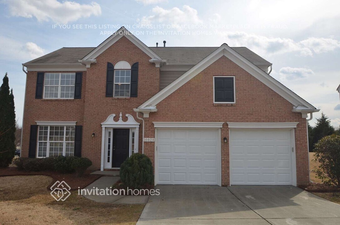 10828 Fountaingrove Dr in Charlotte, NC - Building Photo