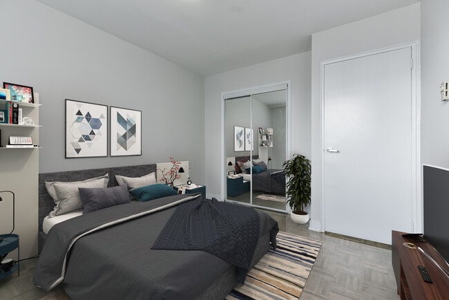 411 Eglinton Ave E in Toronto, ON - Building Photo - Building Photo