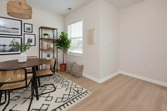 Collins Park Apartments in Burlington, NC - Building Photo - Building Photo