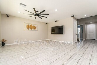 513 E Yellowstone Pl in Chandler, AZ - Building Photo - Building Photo