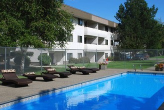 Sullivan Court Apartments in Spokane Valley, WA - Foto de edificio - Building Photo