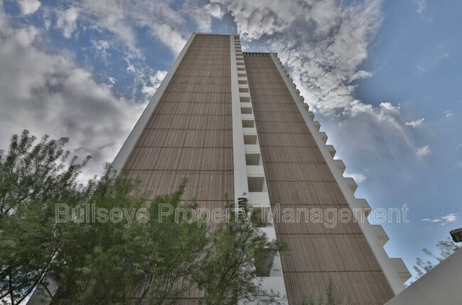 2323 N Central Ave in Phoenix, AZ - Foto de edificio - Building Photo