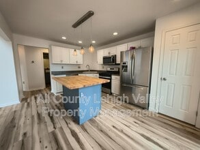 2879 Hope Ridge Dr in Easton, PA - Building Photo - Building Photo