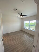 116 W King St in Burleson, TX - Building Photo - Building Photo