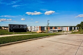 Flats on 5th in Des Moines, IA - Building Photo - Building Photo