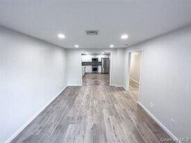 453 Vineyard Ave in Highland, NY - Building Photo