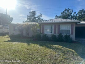 9852 Honeysuckle Dr in Sebastian, FL - Building Photo