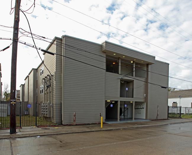 4520 N Rampart St in New Orleans, LA - Foto de edificio - Building Photo